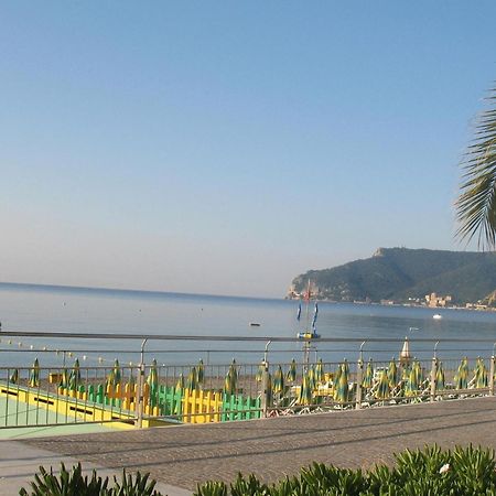 Hotel Mediterranee Spotorno Bagian luar foto