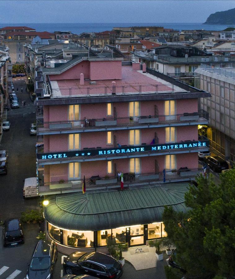 Hotel Mediterranee Spotorno Bagian luar foto