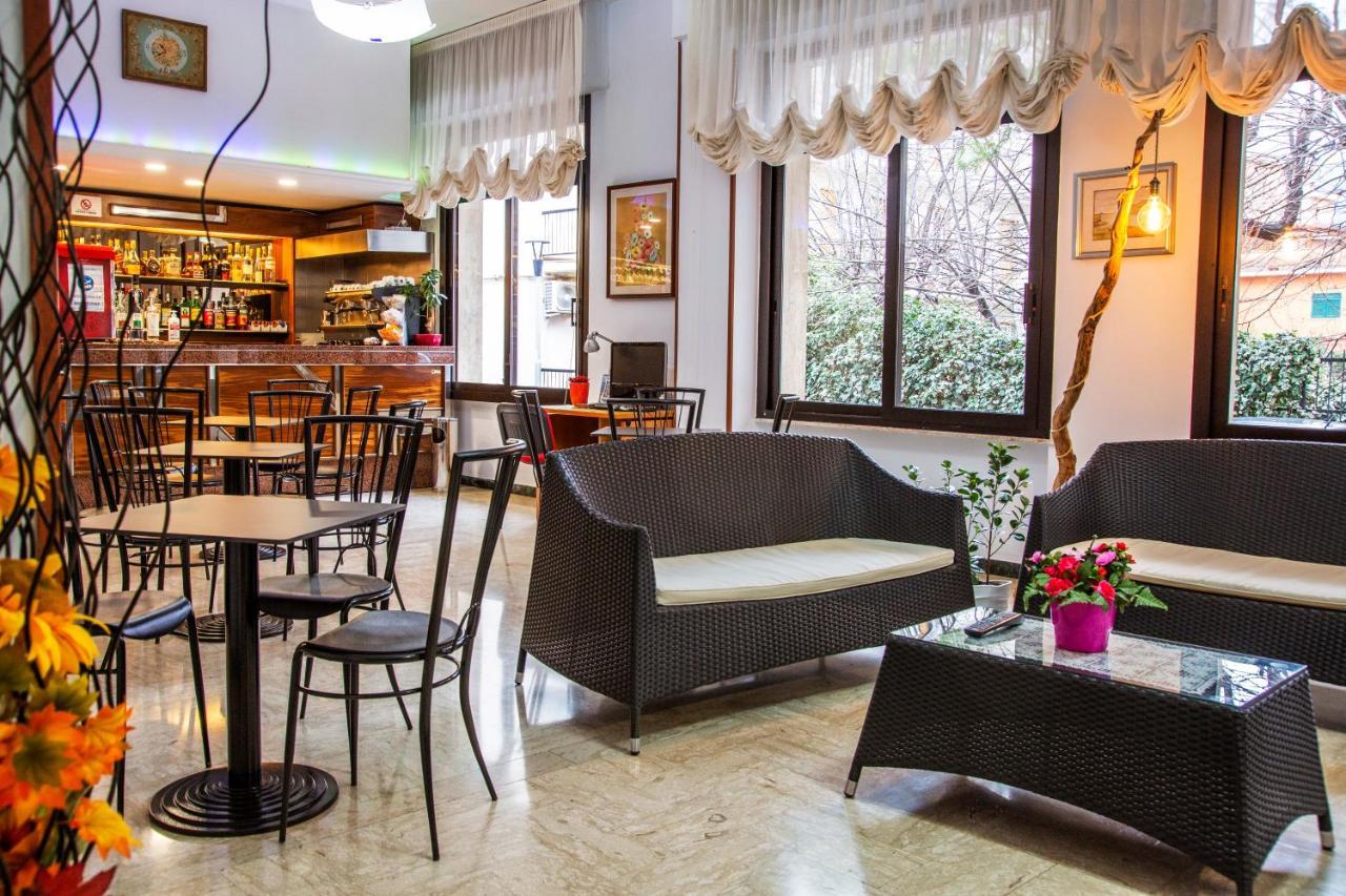 Hotel Mediterranee Spotorno Bagian luar foto