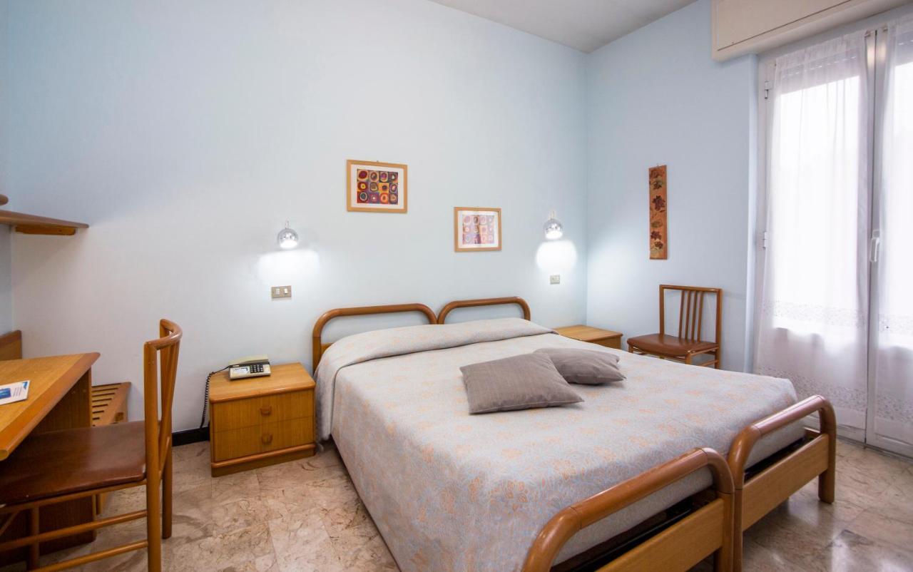 Hotel Mediterranee Spotorno Bagian luar foto