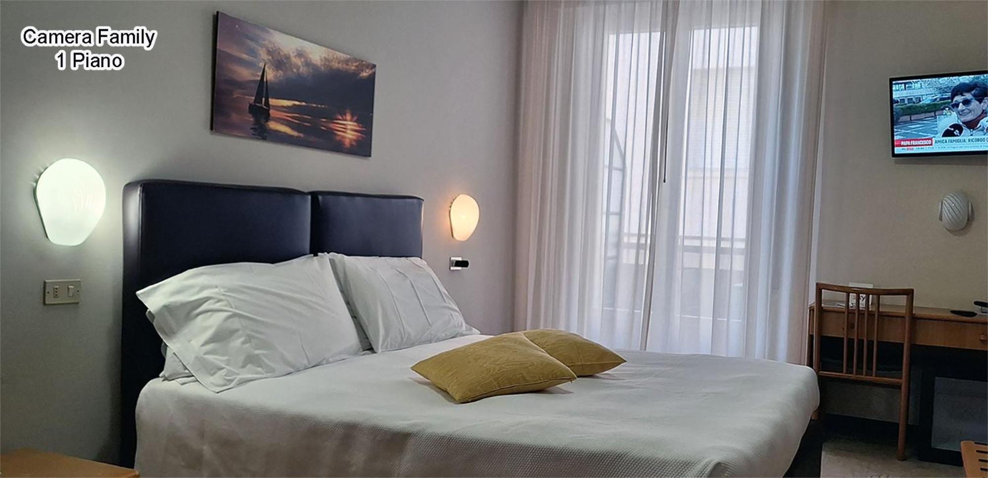Hotel Mediterranee Spotorno Bagian luar foto